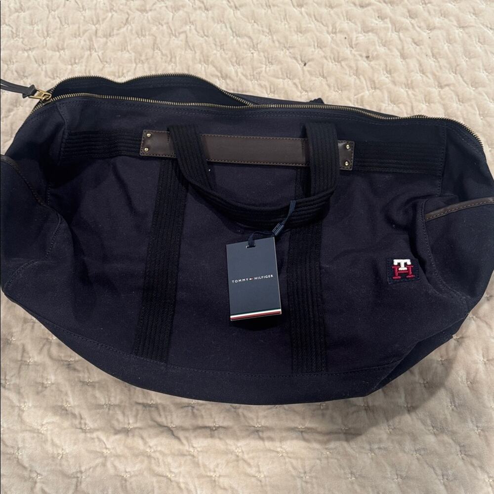 Tommy Hilfiger Modern Canvas Navy
Men's Duffle‎ Bag with Leather Trim